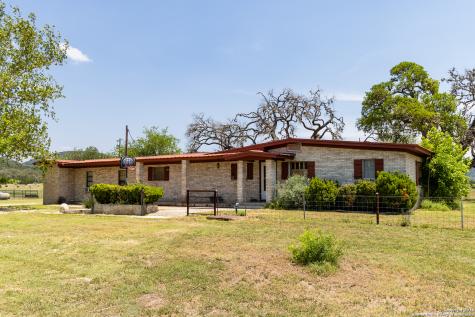 5374 S County Road 111 Utopia TX 78884