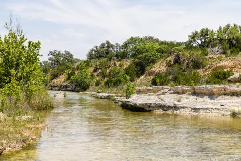 5374 S County Road 111 Utopia TX 78884