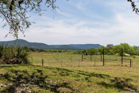 5374 S County Road 111 Utopia TX 78884