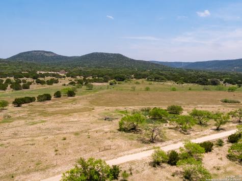5374 S County Road 111 Utopia TX 78884