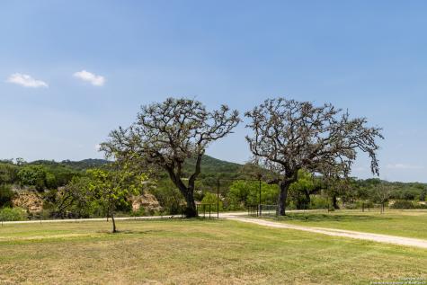 5374 S County Road 111 Utopia TX 78884