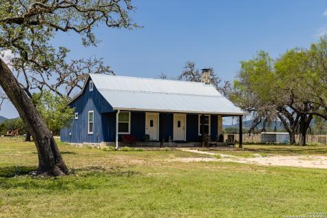 5374 S County Road 111 Utopia TX 78884