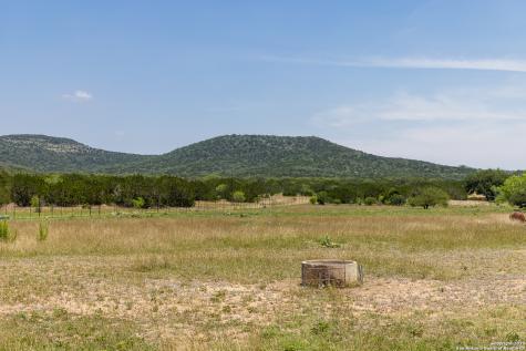 5374 S County Road 111 Utopia TX 78884