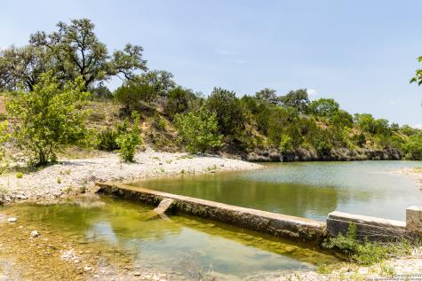 5374 S County Road 111 Utopia TX 78884