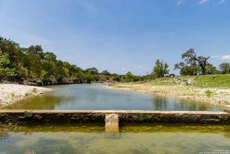 5374 S County Road 111 Utopia TX 78884