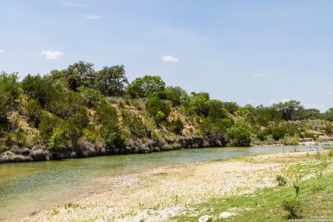5374 S County Road 111 Utopia TX 78884