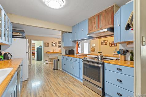 5374 S County Road 111 Utopia TX 78884