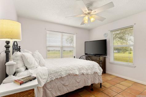350 Ullrich Marion TX 78124