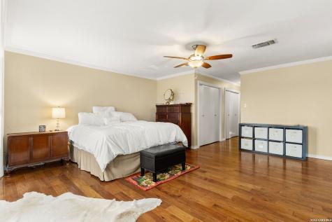 350 Ullrich Marion TX 78124