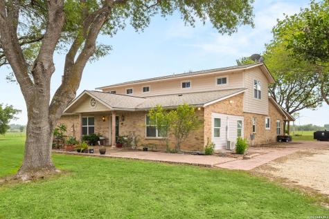 350 Ullrich Marion TX 78124