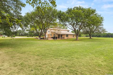 350 Ullrich Marion TX 78124