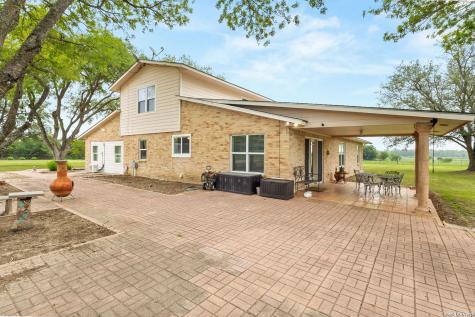 350 Ullrich Marion TX 78124
