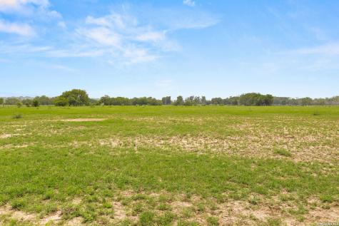 350 Ullrich Marion TX 78124