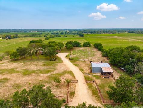 350 Ullrich Marion TX 78124