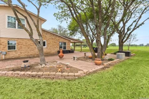 350 Ullrich Marion TX 78124
