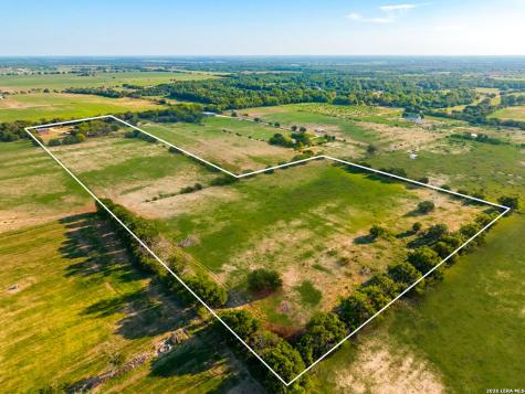 350 Ullrich Marion TX 78124