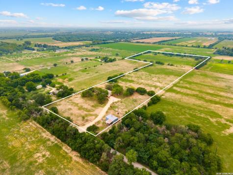 350 Ullrich Marion TX 78124