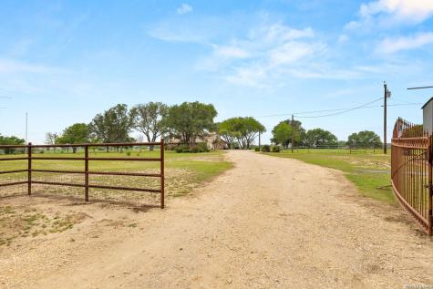 350 Ullrich Marion TX 78124