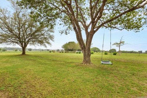 350 Ullrich Marion TX 78124