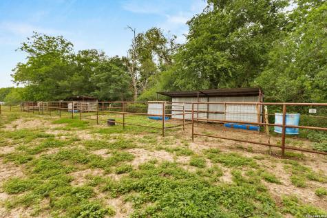 350 Ullrich Marion TX 78124