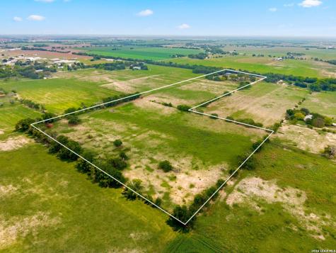 350 Ullrich Marion TX 78124