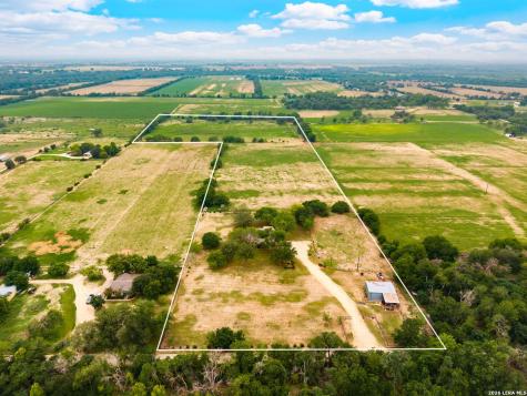350 Ullrich Marion TX 78124