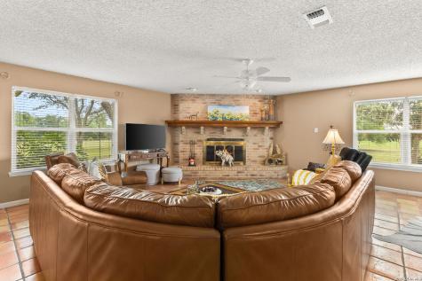 350 Ullrich Marion TX 78124