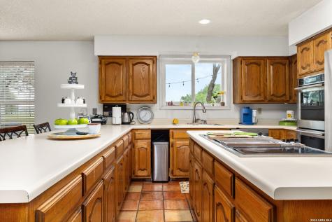 350 Ullrich Marion TX 78124
