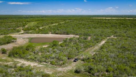 422 F.m. 791 Campbellton TX 78008