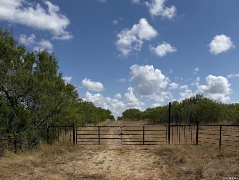 759 County Road 248 Falls City TX 78113