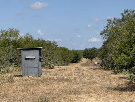 759 County Road 248 Falls City TX 78113