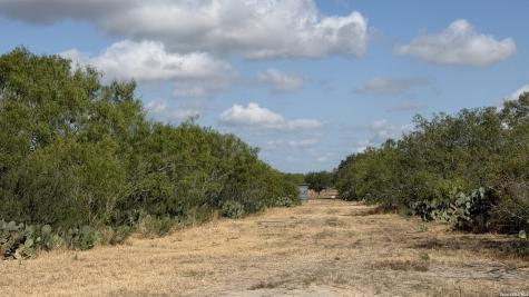 759 County Road 248 Falls City TX 78113