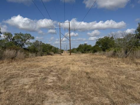 759 County Road 248 Falls City TX 78113