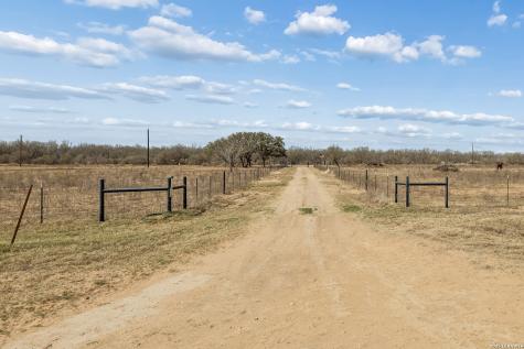 854 County Road 7421 Yancey TX 78886