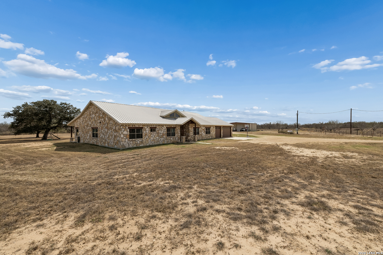 854 County Road 7421 Yancey TX 78886