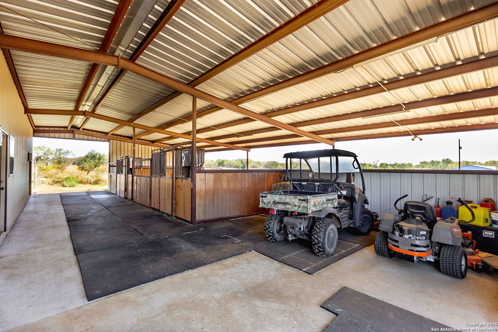 381 Schneider Seguin TX 78155