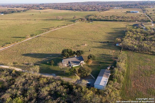 343 County Road 359 La Vernia TX 78121