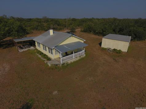 330 County Road 412 Three Rivers TX 78071