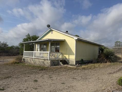 330 County Road 412 Three Rivers TX 78071