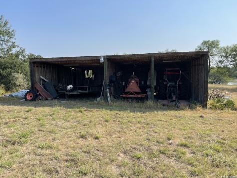330 County Road 412 Three Rivers TX 78071