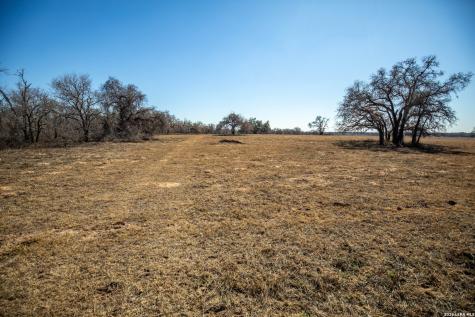 1387 County Road 304 Floresville TX 78114