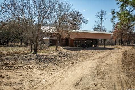 1387 County Road 304 Floresville TX 78114