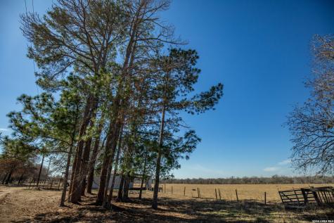 1387 County Road 304 Floresville TX 78114