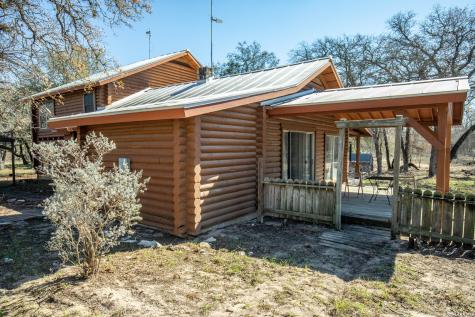 1387 County Road 304 Floresville TX 78114
