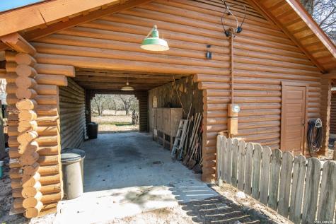 1387 County Road 304 Floresville TX 78114