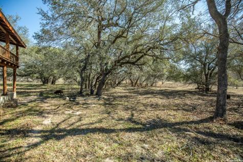 1387 County Road 304 Floresville TX 78114