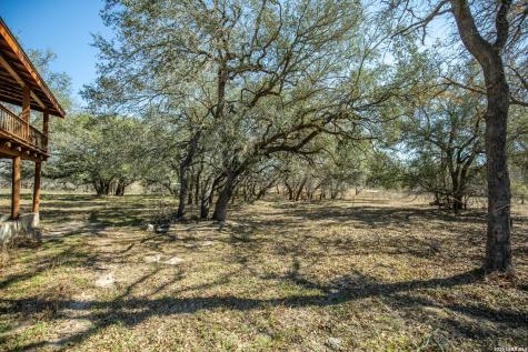 1387 County Road 304 Floresville TX 78114