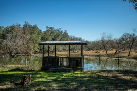 1387 County Road 304 Floresville TX 78114