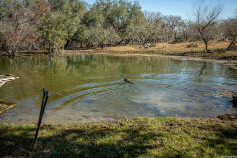 1387 County Road 304 Floresville TX 78114