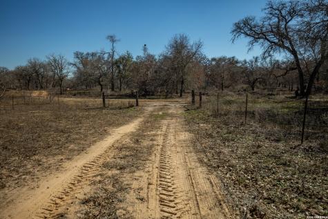 1387 County Road 304 Floresville TX 78114